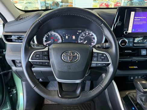Certified 2024 Toyota Highlander XLE image 24
