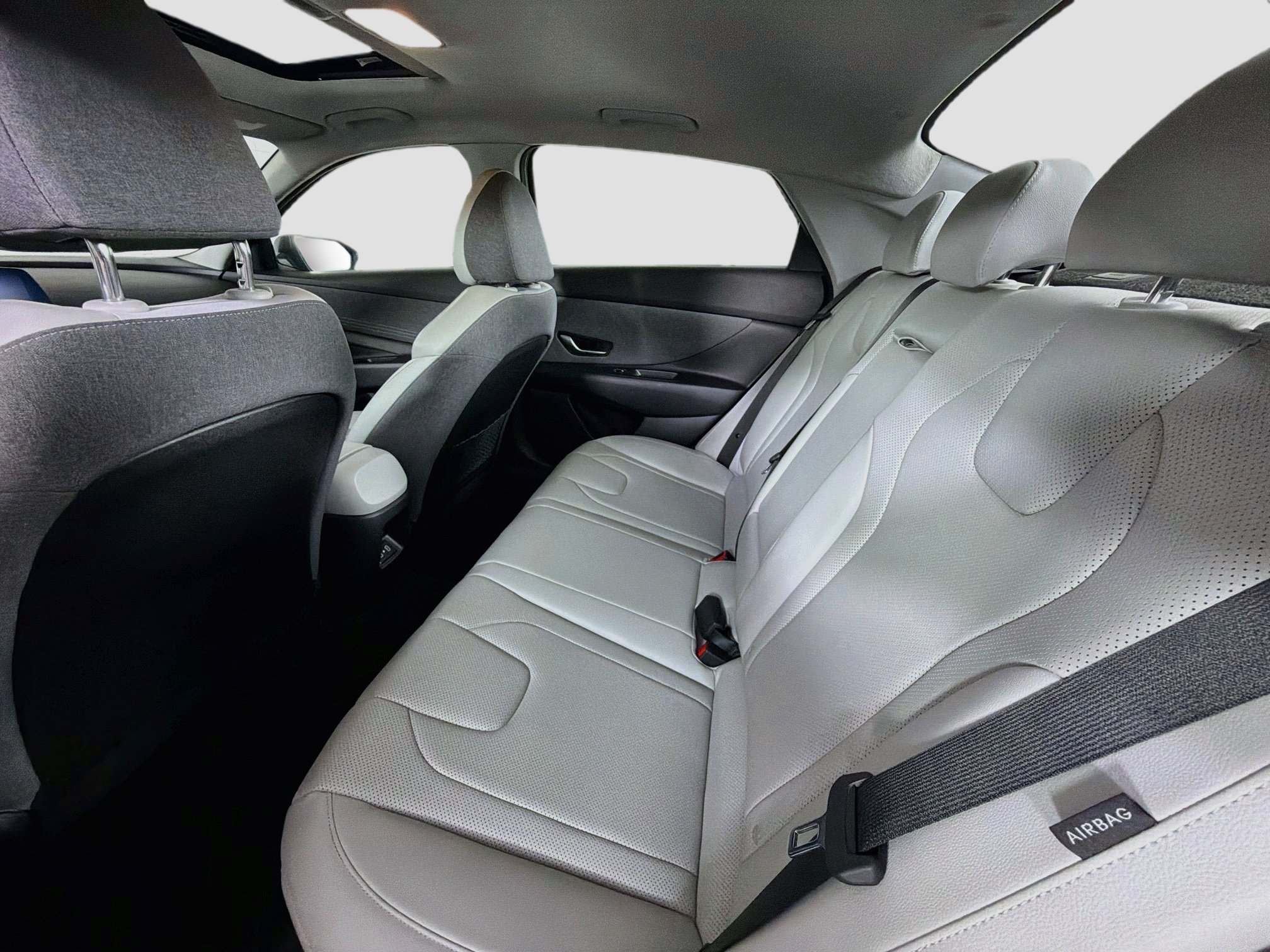 Used 2025 Hyundai Elantra Limited FWD image 27