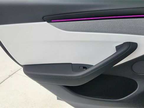 Used 2026 Tesla Model Y Long Range image 30