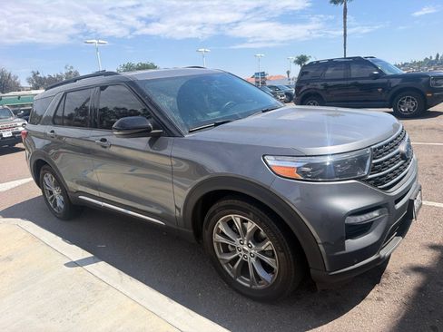 Used 2023 Ford Explorer XLT w/ Equipment Group 202A RWD image 4