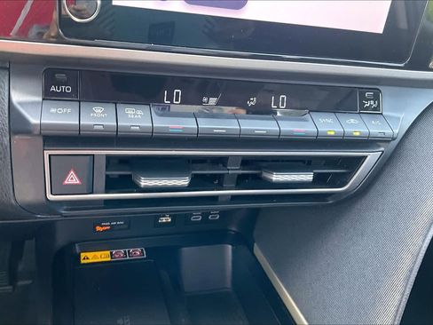 Used 2025 Toyota Camry LE image 30