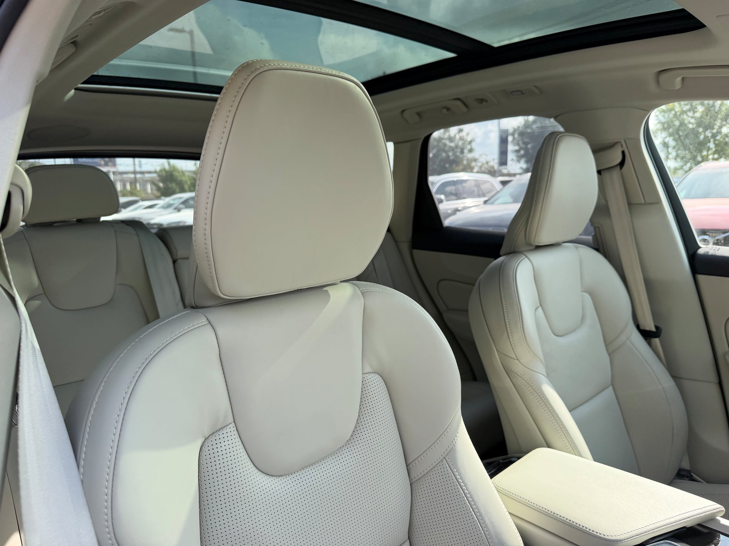 Certified 2026 Volvo XC60 B5 Ultra w/ Protection Package Premier AWD/4WD image 11