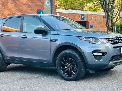 Used 2018 Land Rover Discovery Sport SE image 5