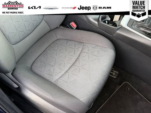 Used 2021 Toyota RAV4 XLE AWD/4WD image 32