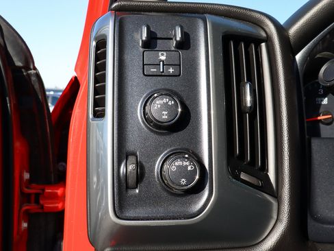 Used 2018 Chevrolet Silverado 1500 LT w/ Trailering Package image 11