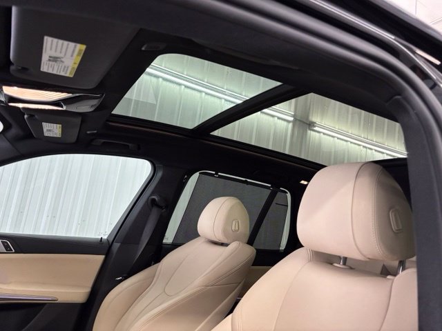 Used 2022 BMW X5 sDrive40i w/ Premium Package RWD image 9