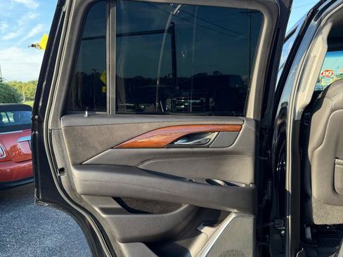 Used 2019 Cadillac Escalade Luxury AWD/4WD image 20