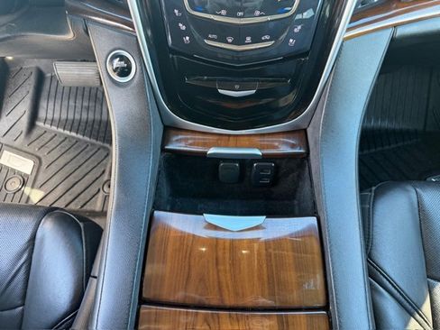 Used 2020 Cadillac Escalade ESV Premium Luxury image 17