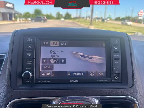 Used 2012 Chrysler Town & Country Touring-L w/ Premium Group FWD image 13