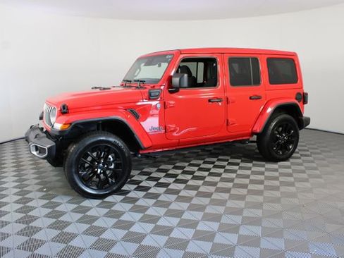 Used 2025 Jeep Wrangler Unlimited Sahara w/ Safety Group AWD/4WD image 2