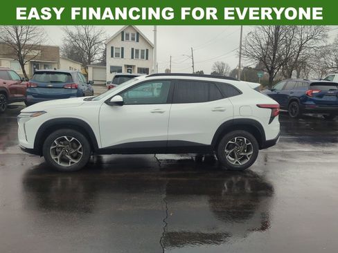 Certified 2024 Chevrolet Trax LT w/ Driver Confidence Package image 4