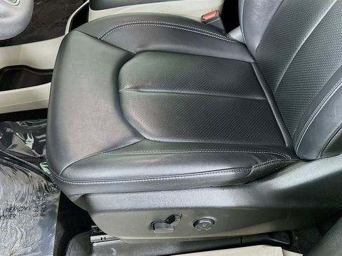 Certified 2024 Chrysler Pacifica Touring-L image 29