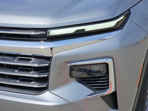 New 2027 Chevrolet Traverse LT FWD image 10