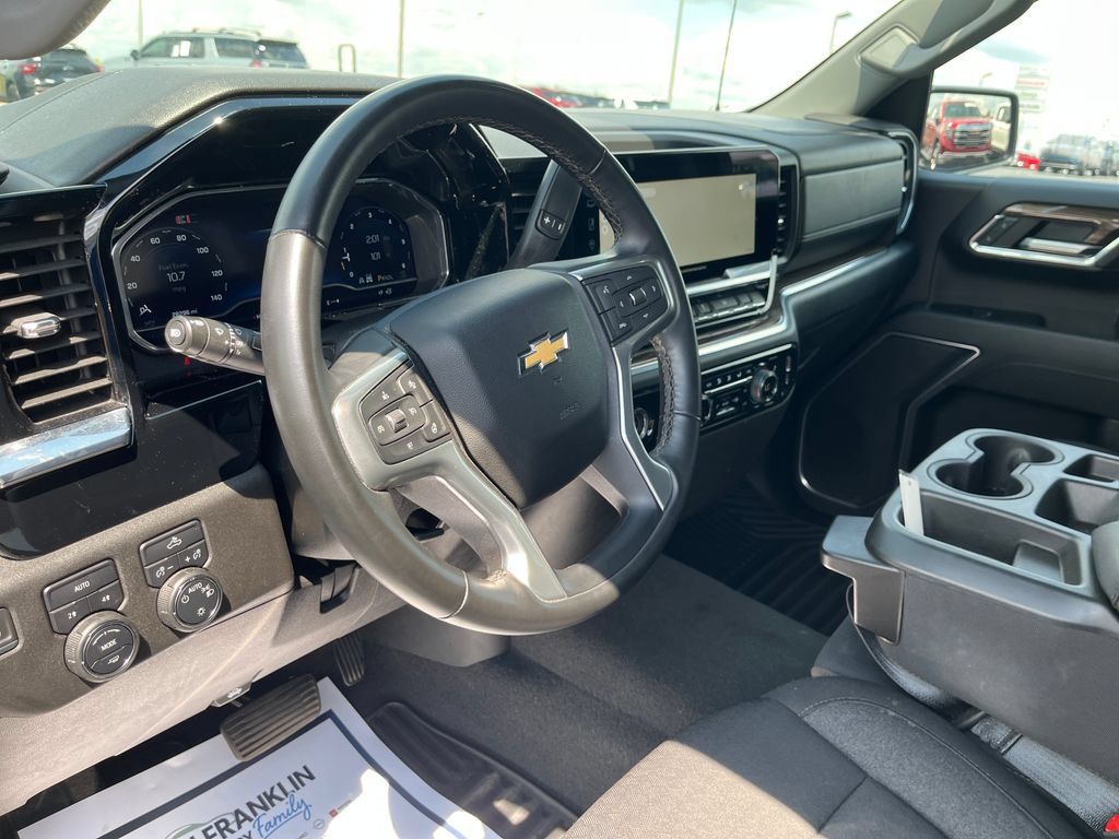 Used 2024 Chevrolet Silverado 1500 LT AWD/4WD image 15