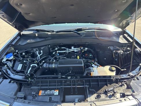 Used 2023 Ford Explorer XLT w/ Equipment Group 202A AWD/4WD image 13