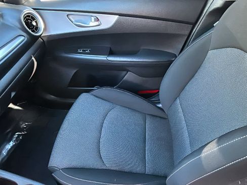 Used 2023 Kia Forte LXS w/ LXS Technology Package FWD image 12
