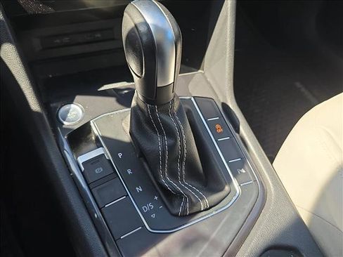 Used 2021 Volkswagen Tiguan SE image 13