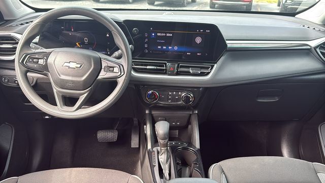 Used 2025 Chevrolet TrailBlazer LT AWD/4WD image 25
