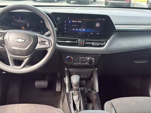 Used 2025 Chevrolet TrailBlazer LT AWD/4WD image 25