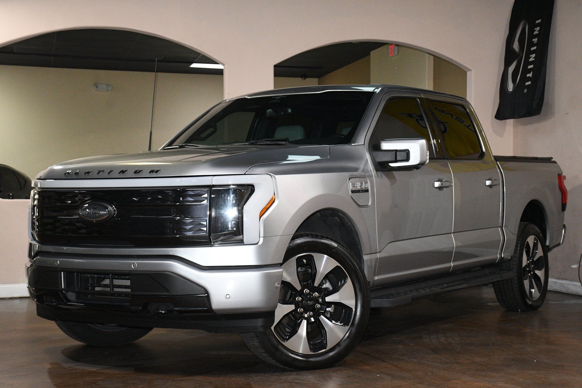 Used 2023 Ford F150 Lightning Platinum AWD/4WD image 4