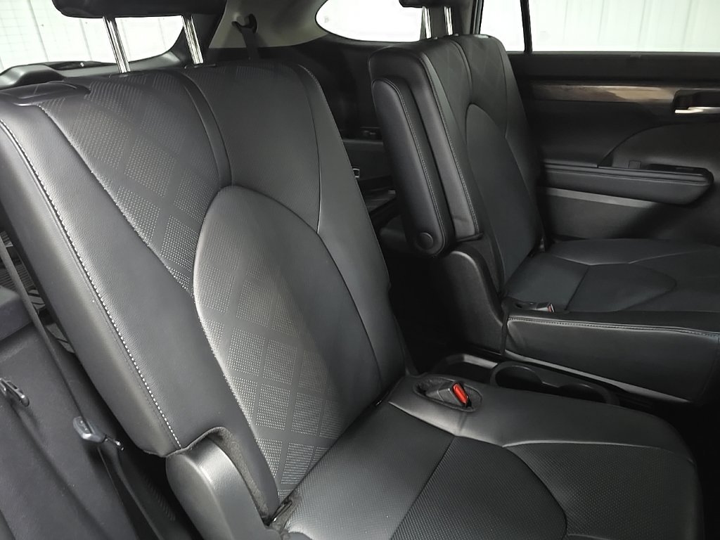 Used 2024 Toyota Highlander Platinum AWD/4WD image 17