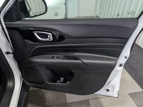 Used 2025 Jeep Compass Latitude w/ Altitude Special Edition AWD/4WD image 26