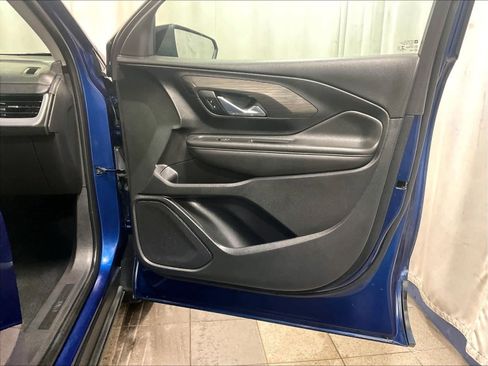 Used 2023 GMC Terrain SLE w/ Driver Convenience Package image 12