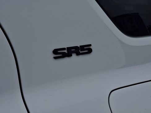 Used 2025 Toyota 4Runner SR5 AWD/4WD image 31