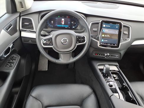 Used 2023 Volvo XC90 B5 Core image 9