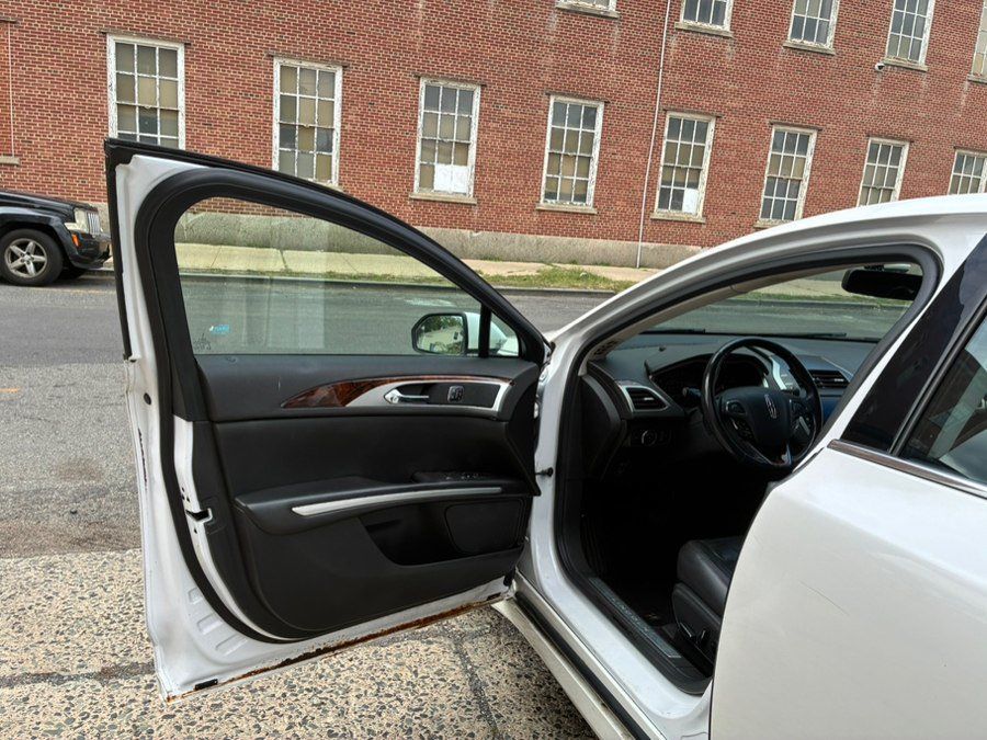 Used 2013 Lincoln MKZ AWD image 11