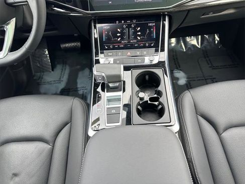 Certified 2025 Audi Q7 2.0T Premium Plus image 11