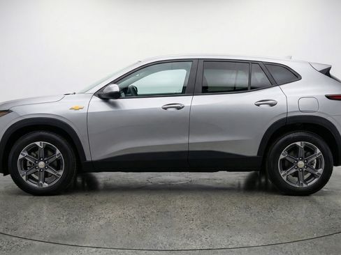 Used 2025 Chevrolet Blazer LT FWD image 5