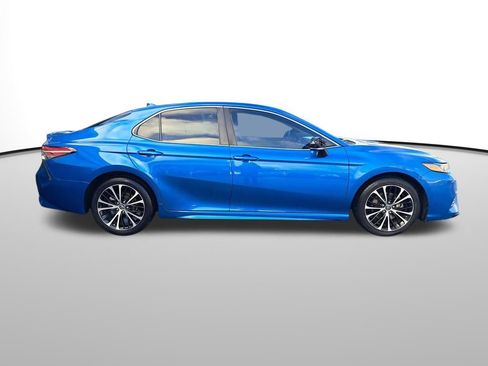 Used 2019 Toyota Camry L image 7