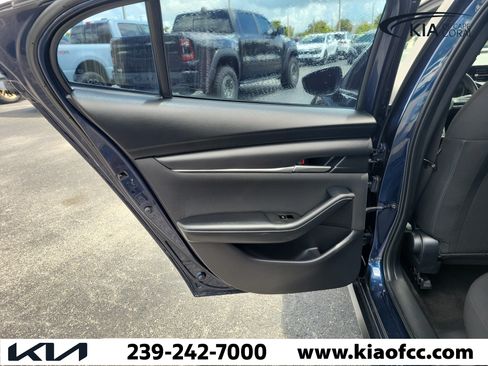 Used 2020 MAZDA MAZDA3 Sedan FWD image 13