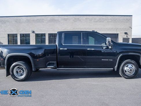 Used 2022 Chevrolet Silverado 3500 High Country image 9