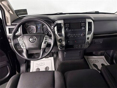 Used 2018 Nissan Titan SV image 21