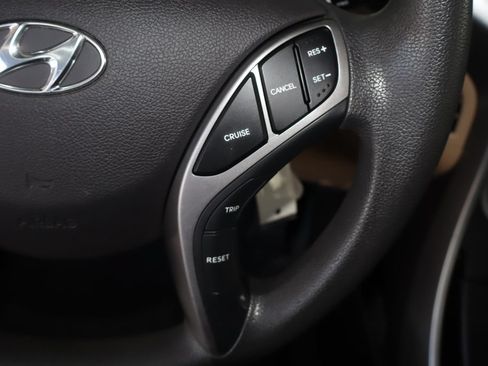 Used 2013 Hyundai Elantra GLS w/ Preferred Pkg FWD image 19