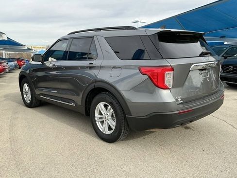 Used 2023 Ford Explorer XLT image 4