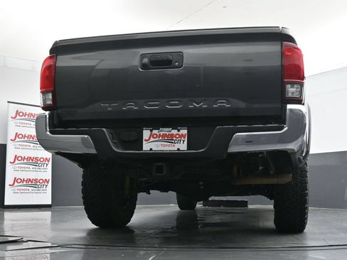 Used 2019 Toyota Tacoma TRD Off-Road AWD/4WD image 39