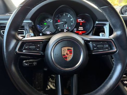 Used 2024 Porsche Macan AWD/4WD image 28