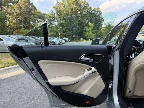 Used 2014 Mercedes-Benz CLA 250 image 16