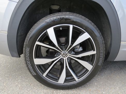 Used 2024 Volkswagen Atlas SEL Premium R-Line image 11