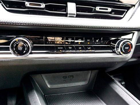 Used 2025 Chevrolet Equinox LT image 25