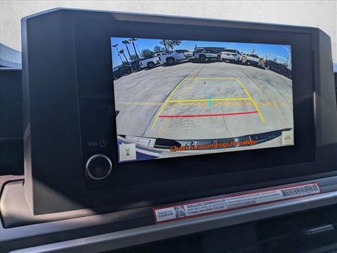 Certified 2025 Toyota Tacoma SR5 AWD/4WD image 13