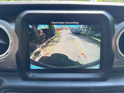 Used 2019 Jeep Wrangler Unlimited Sahara AWD/4WD image 24