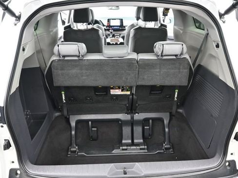 Used 2022 Toyota Sienna XLE image 18