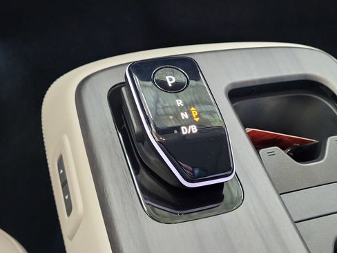 Certified 2024 Nissan Ariya FWD image 15