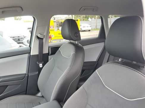 Certified 2023 Volkswagen Taos SE FWD image 22
