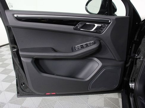 New 2026 Porsche Macan image 21