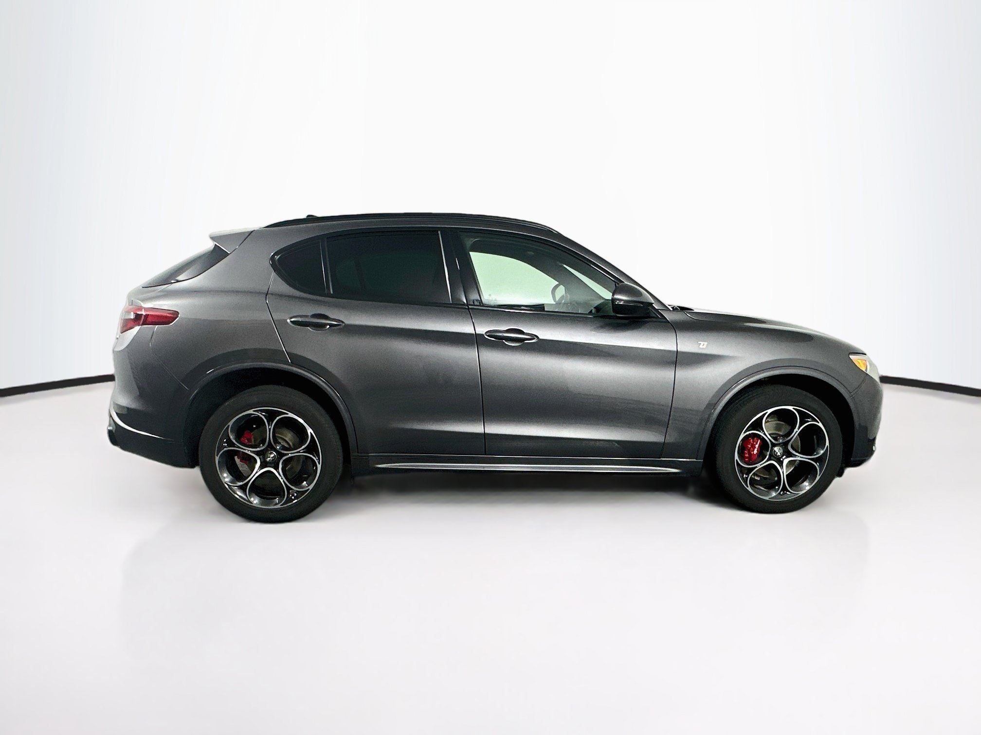 Used 2023 Alfa Romeo Stelvio Ti AWD/4WD image 10
